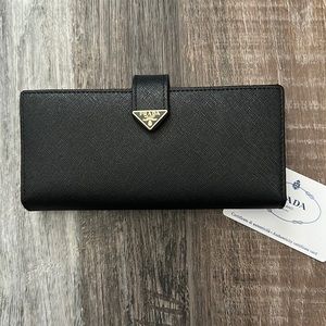 Prada logo Black Plaque snap-fastening wallet